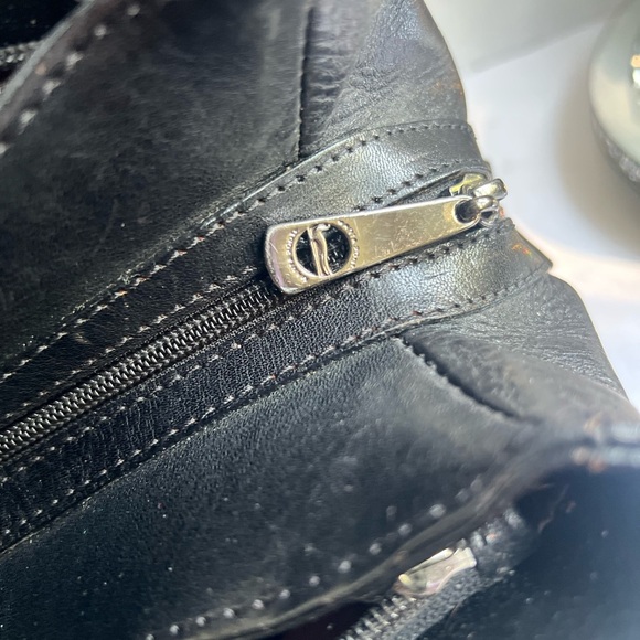 Marta Ponti made Portugal Elegant Black Leather Shoulder Bag - Picture 9 of 14